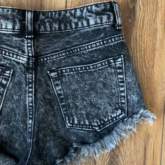 TopShop Kiri High Waist Frayed Cut Offs 2 - Picture 7 of 10